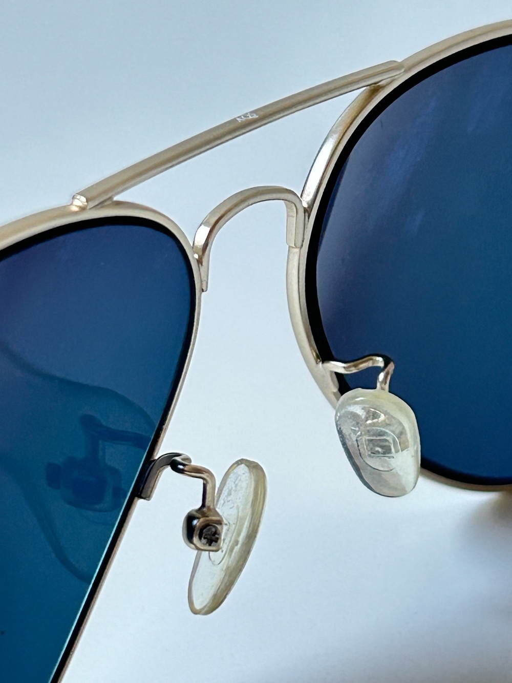 AQS Mirrored Aviator Sunglasses in Gold Finish - Picture 6 of 10